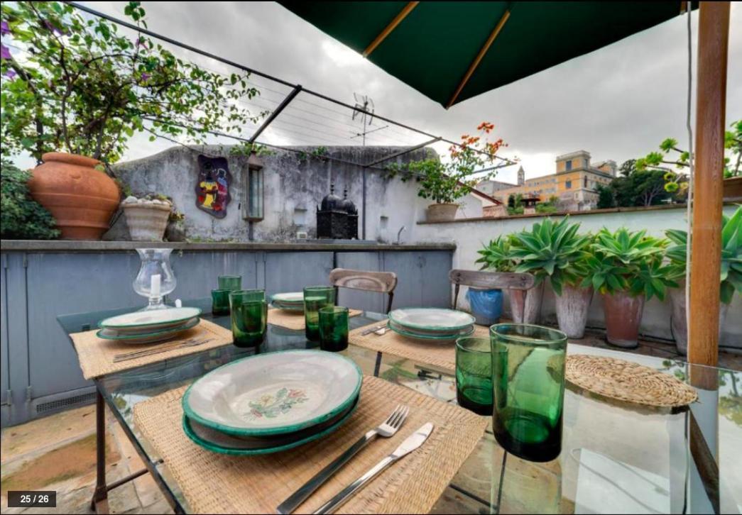 Luxury Art Apartment In Trastevere With Terrace Rome Bagian luar foto