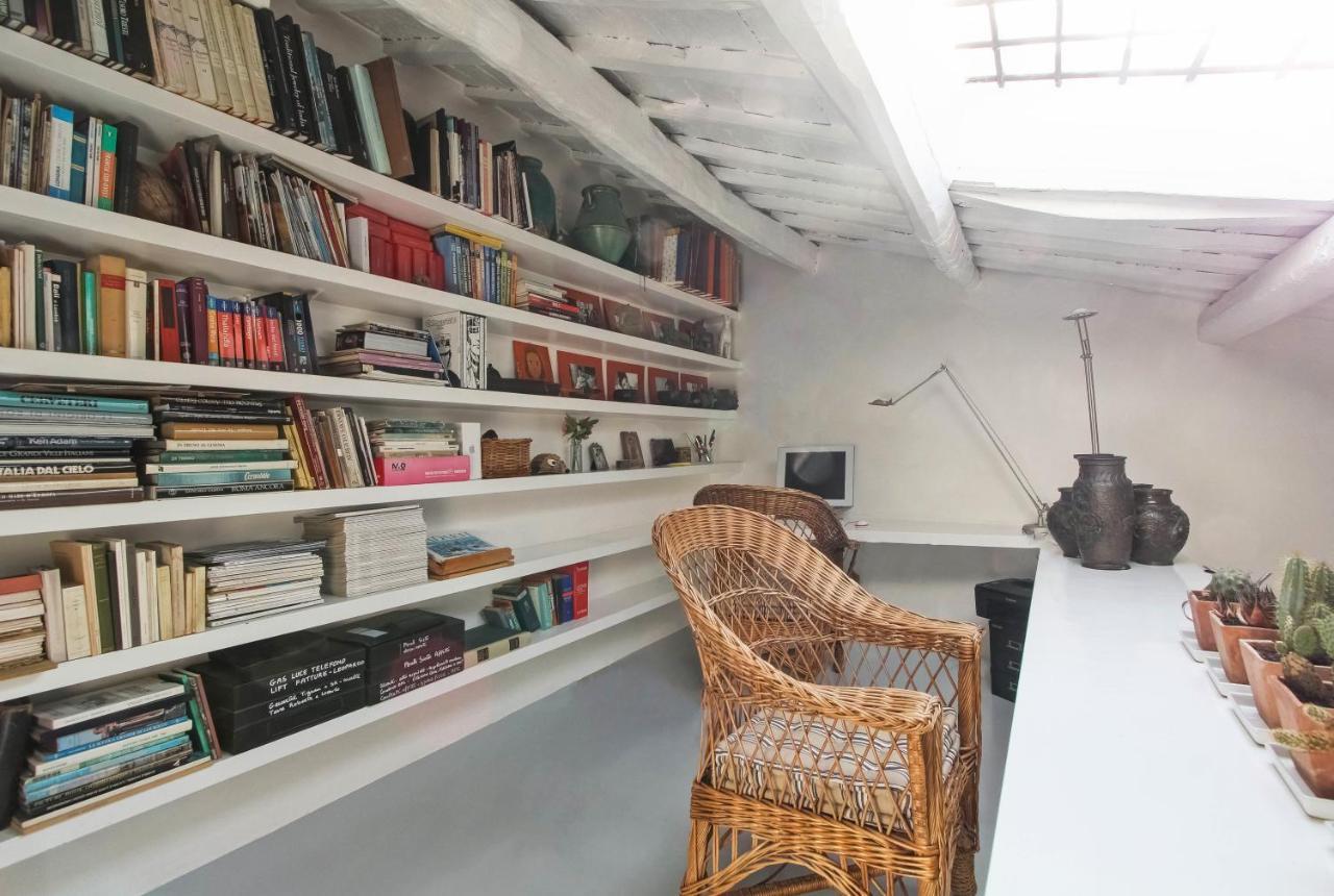 Luxury Art Apartment In Trastevere With Terrace Rome Bagian luar foto