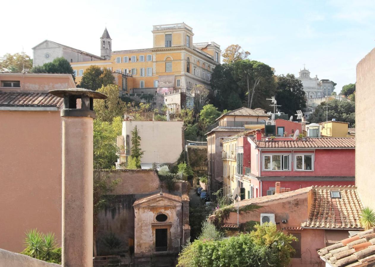 Luxury Art Apartment In Trastevere With Terrace Rome Bagian luar foto